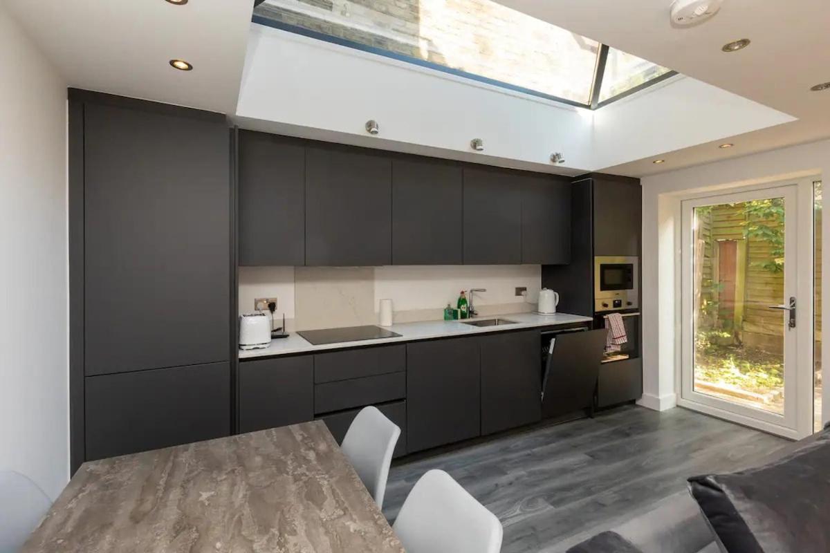 Stylish 2-Bed Flat In The Heart Of West Hampstead Apartment London Exterior photo