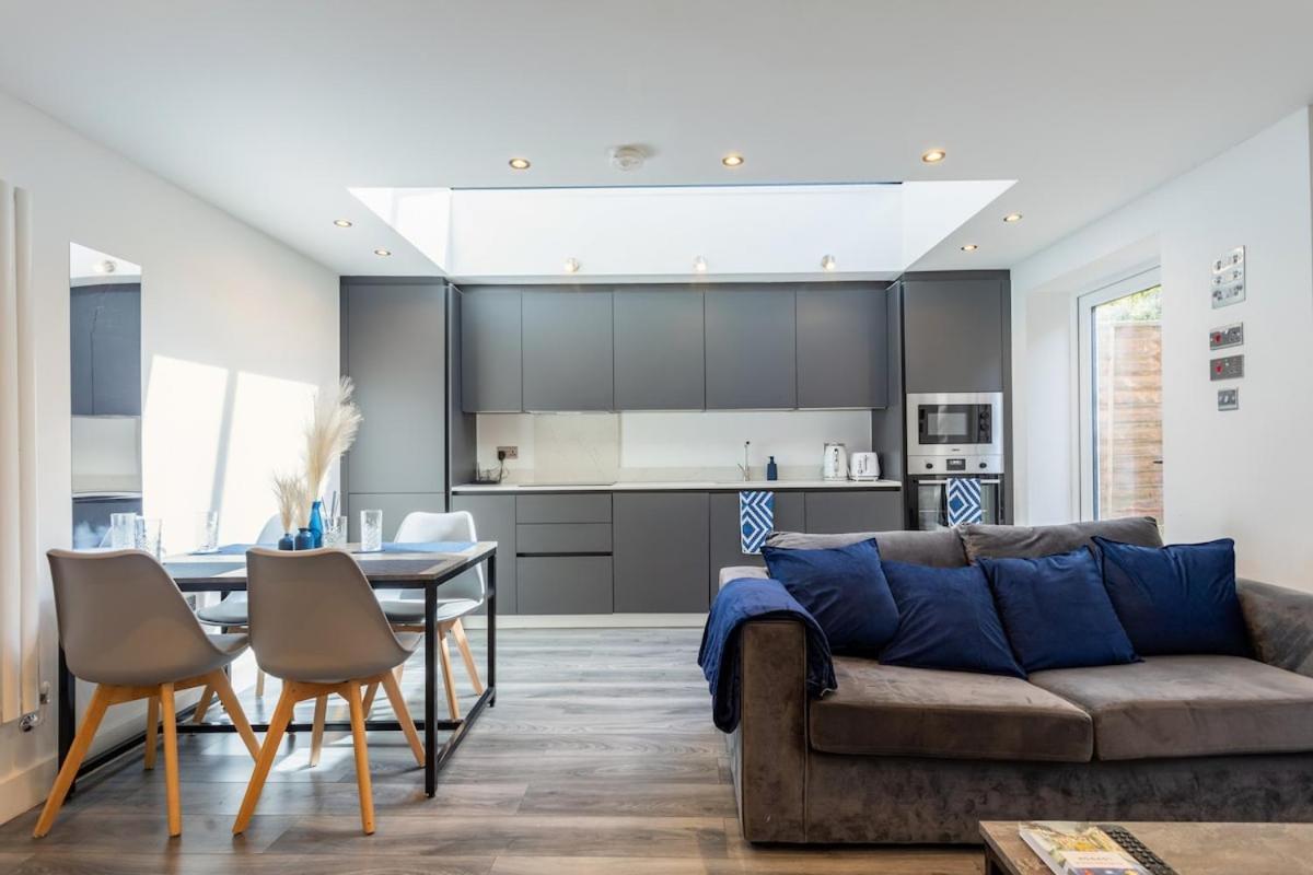 Stylish 2-Bed Flat In The Heart Of West Hampstead Apartment London Exterior photo