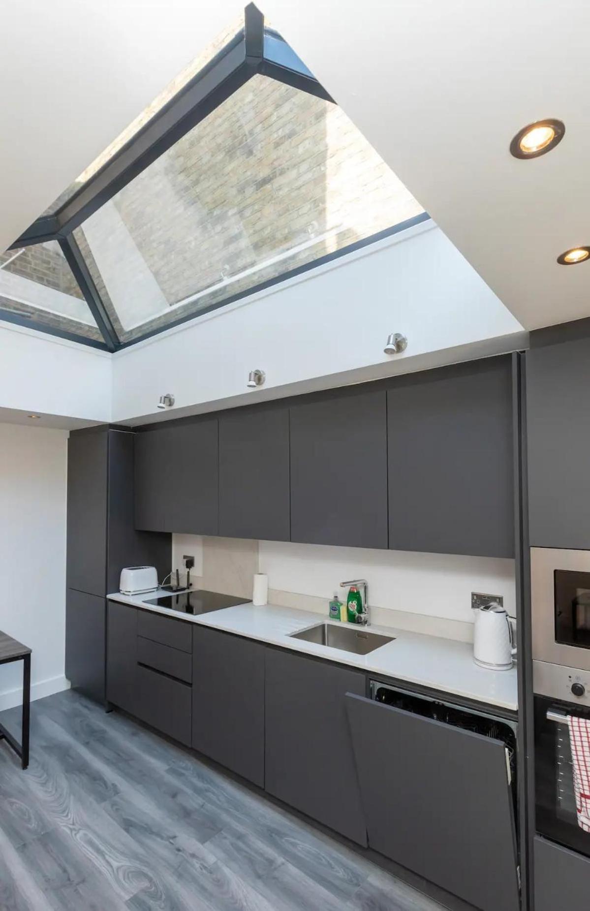 Stylish 2-Bed Flat In The Heart Of West Hampstead Apartment London Exterior photo